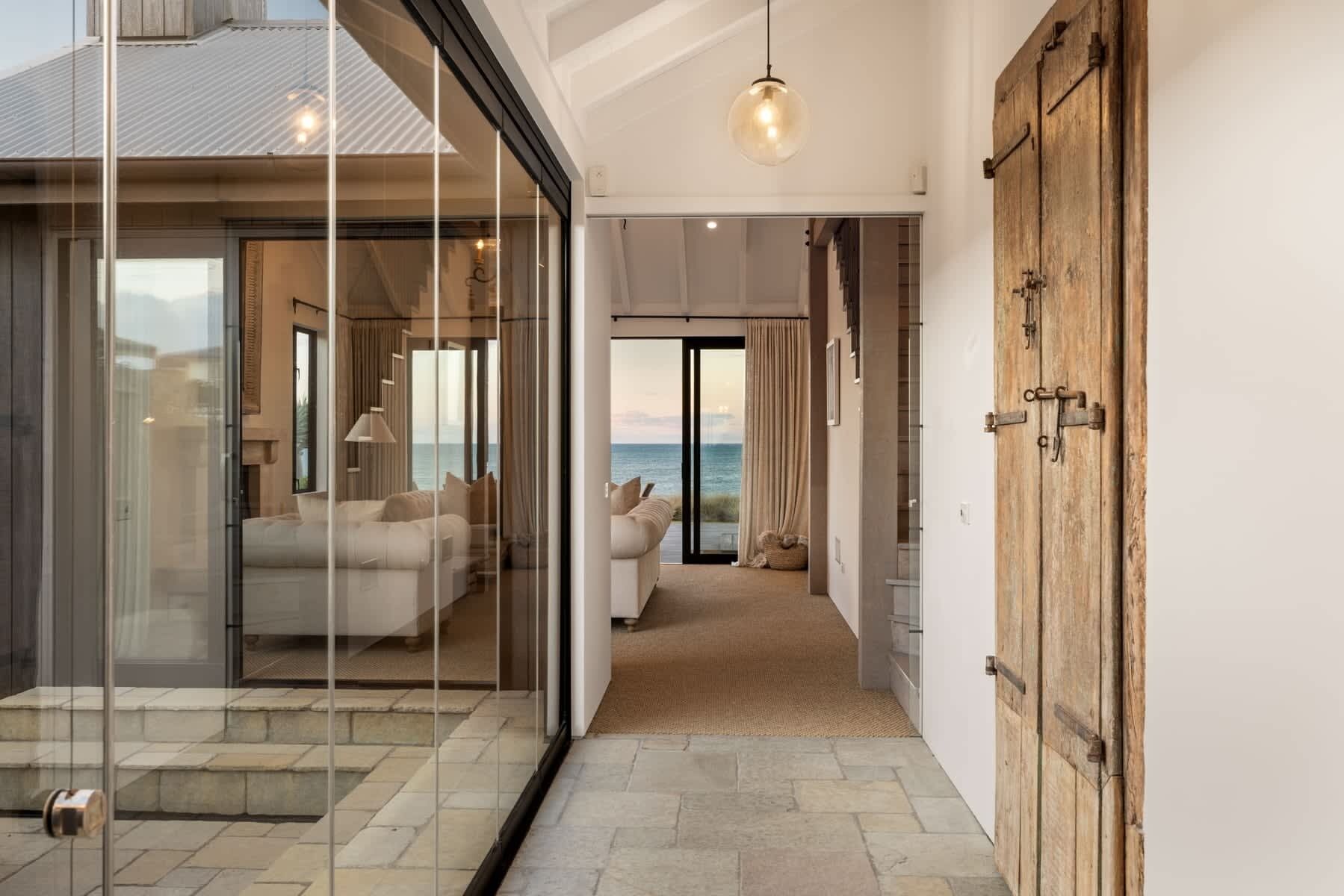 Beachfront Mediterranean Villa - Papamoa