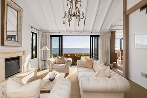 TV, books - Beachfront Mediterranean Villa (Papamoa)
