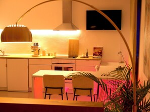 Kühlschrank, Ofen, Herdplatte, Geschirrspüler