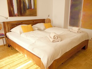 4 Schlafzimmer, Schreibtisch, Bügeleisen/Bügelbrett, kostenloses WLAN