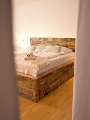 4 habitaciones, escritorio, tabla de planchar con plancha y wifi gratis 