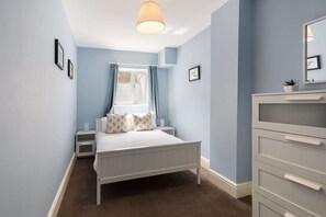 2 عدّة غرف نوم ومكواة/لوح كي وواي فاي مجانًا وملاءات أسرّة