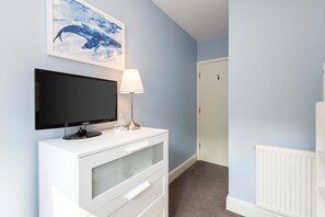 Interior - Host & Stay | Sandy Bay (Scarborough)