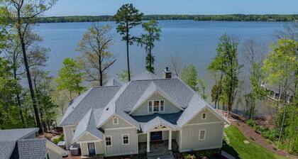 Dock Holiday | Magnificent Main Lake Views | Hot Tub!
