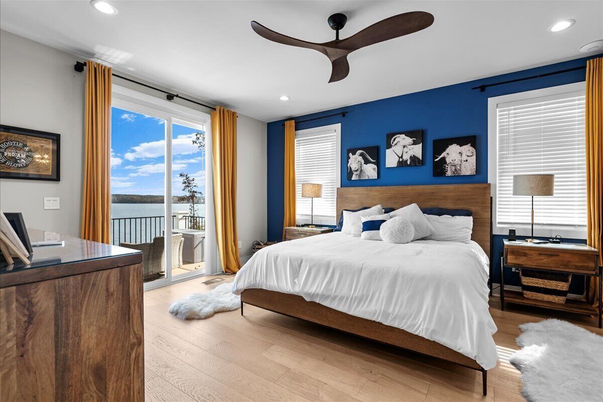 6 bedrooms, desk, free WiFi, bed sheets