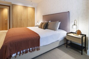 2 bedrooms, iron/ironing board, free WiFi, bed sheets - Housing Castellana by Sharing Co (Madrid)