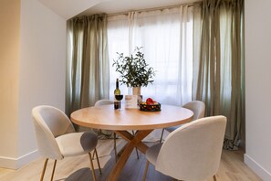 Dining - Housing Castellana by Sharing Co (Madrid)