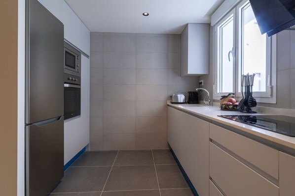 Refrigerador, microondas, horno y lavavajillas 