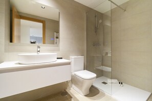 Dusch, hårtork och handdukar