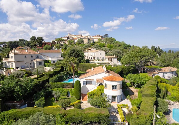 Exterior - Charming villa with infinity pool, walking distance to village (Mougins)
