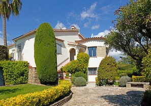 Exterior - Charming villa with infinity pool, walking distance to village (Mougins)