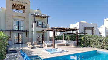 Exclusive Villa, Lagoon View | 3 bedrooms, iron/ironing board, free WiFi