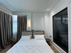 King Room with Sea View | Frigobar, quartos à prova de som, roupa de cama