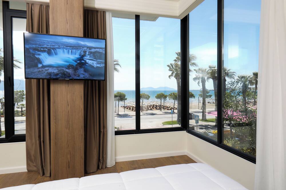Hotel Adore