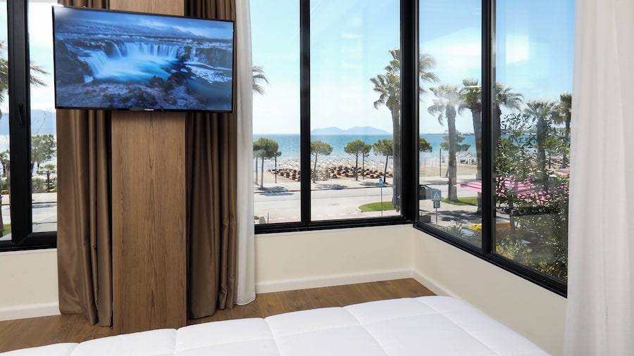 Hotel Adore