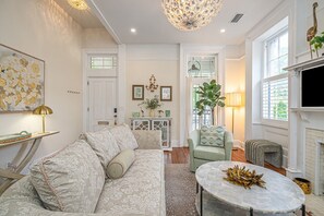 Smart TV - Luxurious Mansion w/ Rooftop Deck, Parking + Prime Location by Lucky Savannah (Savannah)