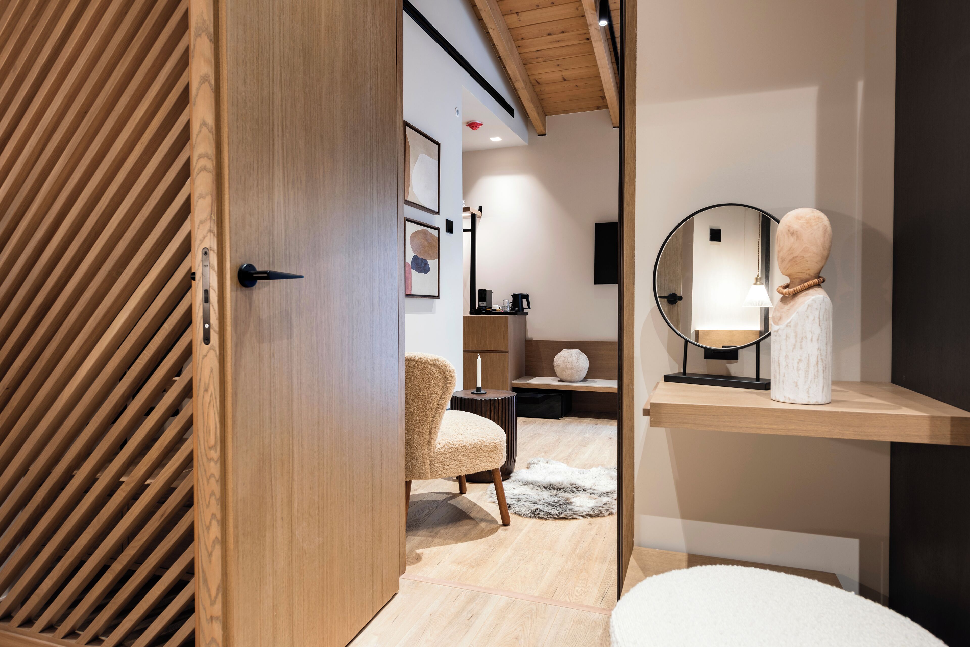 Revi Suite with Mountain View | Safe på rommet, lydisolert, strykejern/-brett og wi-fi (inkludert)