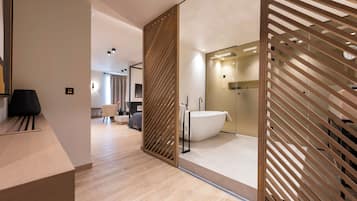 Executive Suite with Mountain View | Badeværelse | Gratis toiletartikler, hårtørrer, hjemmesko, håndklæder