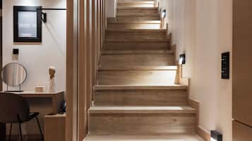 Family Suite with Loft and Mountain View | 1 間臥室、客房內保險箱、隔音、熨斗/熨衣板