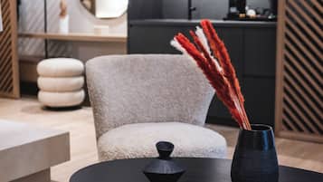 Executive Suite with Mountain View | 起居區 | 電視