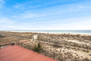 On the beach - Marigot Beach 103-Oceanfront 101st St, Free WiFi, Pool, Elev, W/D, AC (Ocean City)