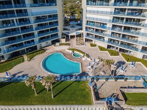 A heated pool - 🌊Ocean Front with Great Views-Large Balcony-Awesome Amenities-Ebb Tide 205🌊 (New Smyrna Beach)