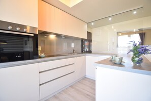 Fridge, oven, stovetop, dishwasher - Luxury Apartment Premantura 600 from the beach (Premantura)