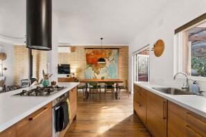 Fridge, stovetop, dishwasher, coffee/tea maker - Little Chill Port Elliot (Port Elliot)