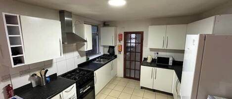 Cookware/dishes/utensils