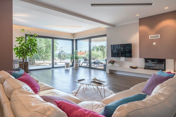 TV, fireplace, ping pong - Villa Pedena in Sveta Katarina - Haus für 8-10 Personen (Sveta Katarina)