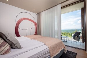 3 bedrooms, iron/ironing board, WiFi, bed sheets - Villa Adoral - Stylish, luxury villa with heated infinity pool (Labin)