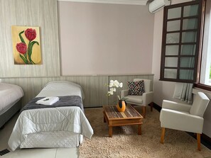 プレミアム スタジオスイート | デスク、ノートパソコン用作業スペース、WiFi (無料)