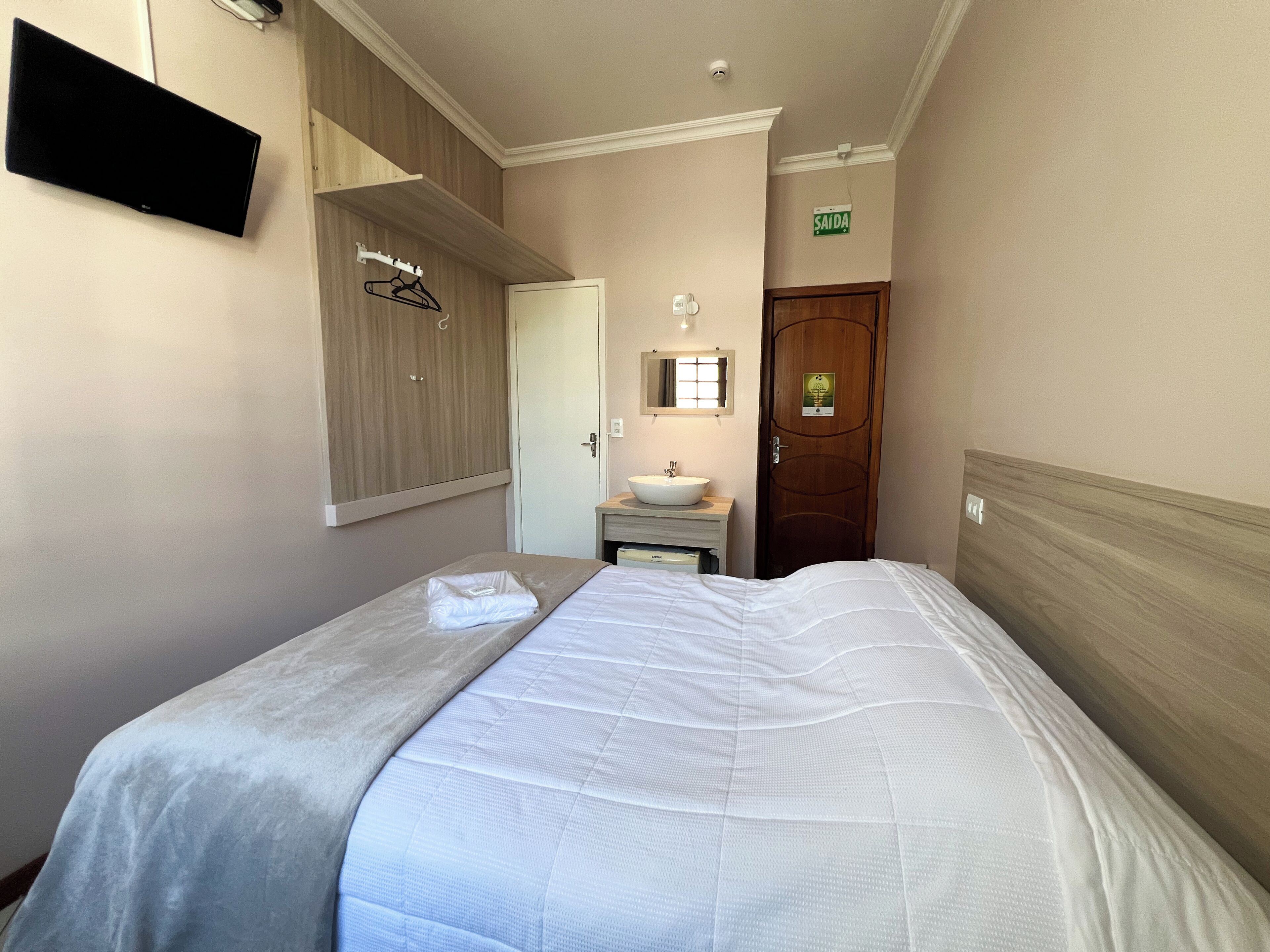 Økonomi-dobbeltrom | Skrivebord, skrivebord for bærbar PC og wi-fi (inkludert)