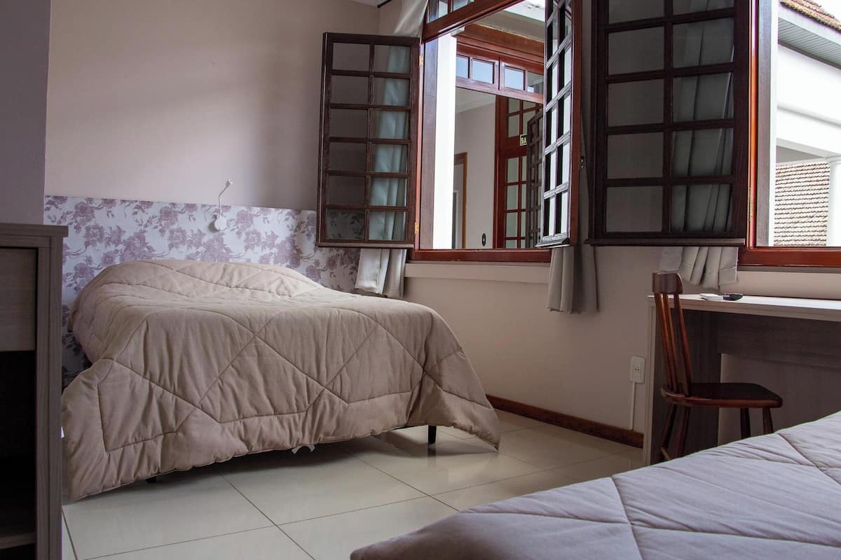 Habitación Deluxe con 2 camas individuales | Escritorio, espacio para trabajar con laptop y wifi gratis