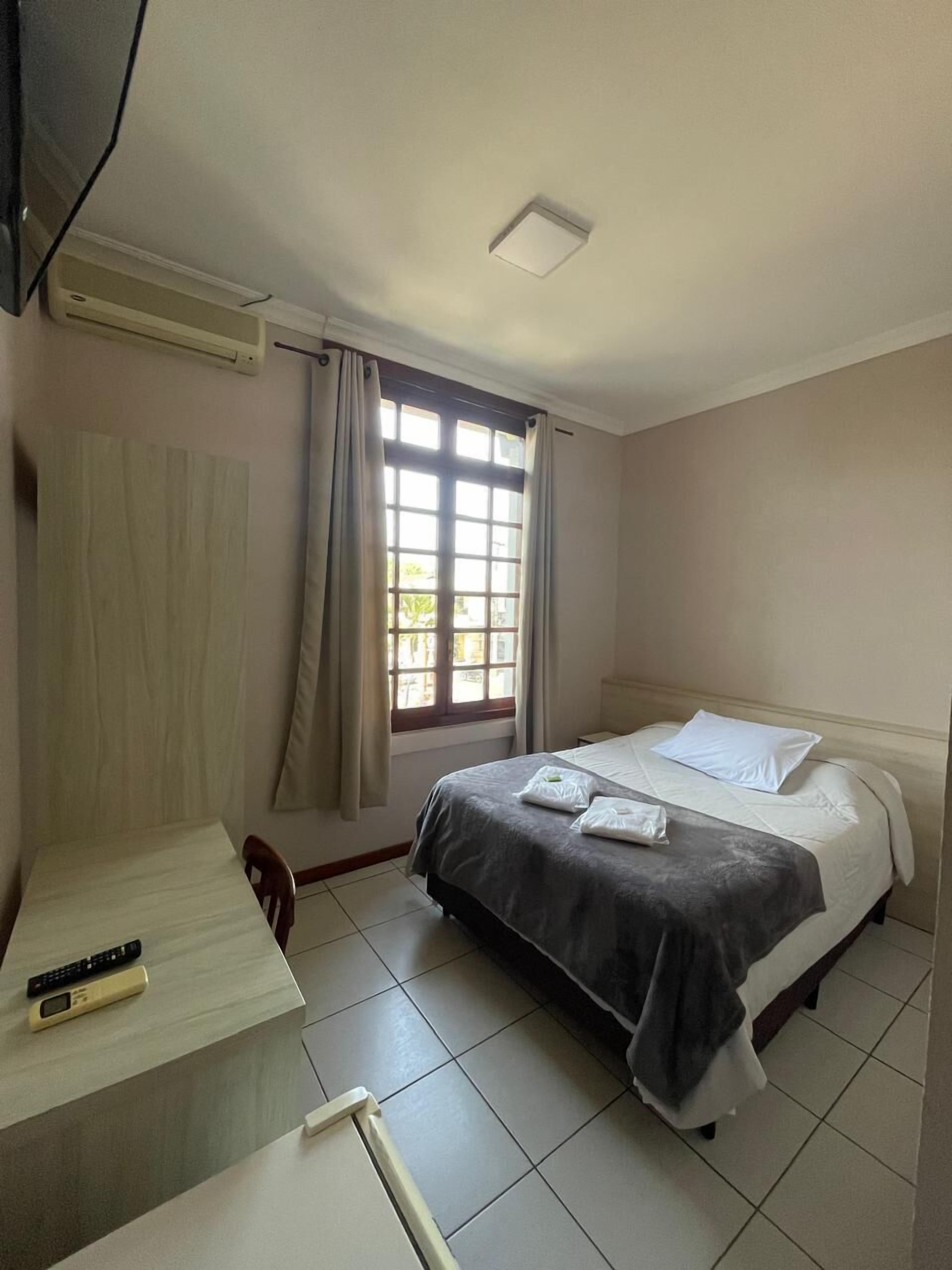 Dobbeltrom – deluxe | Skrivebord, skrivebord for bærbar PC og wi-fi (inkludert)