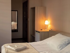 Habitación Deluxe con 2 camas individuales | Escritorio, espacio para trabajar con laptop y wifi gratis 