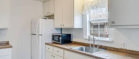 Refrigerador, horno, placa de cocina, cafetera/tetera