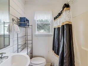 Duplex, 1 Bedroom | Bathroom - Merry Macaw Rp203b 1 Bedroom Duplex by RedAwning (Rockport)