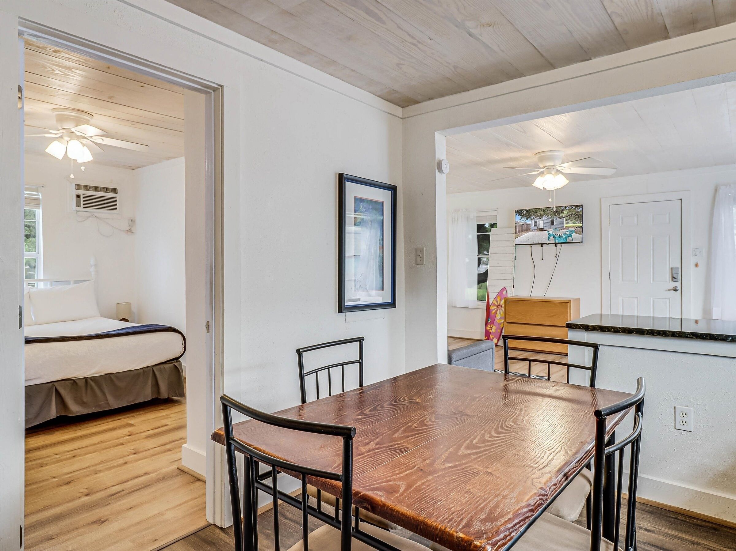 1 habitación, tabla de planchar con plancha y wifi gratis 