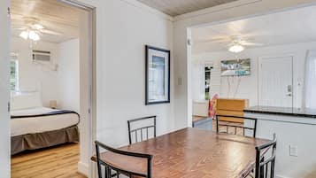 Duplex, 1 Bedroom | 1 bedroom, iron/ironing board, free WiFi