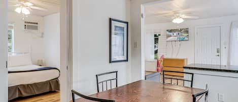 Duplex, 1 Bedroom | 1 bedroom, iron/ironing board, free WiFi