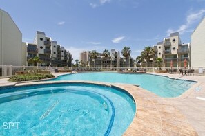 Condo, 2 quartos | Piscina