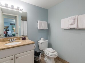 Condo, 2 quartos | Banheiro