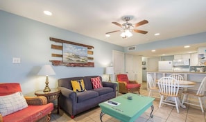 Apartment, 2 Bedrooms | Living area