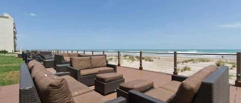 Condo, 2 Bedrooms | Property grounds