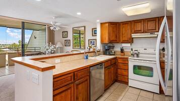 Condo, 2 Bedrooms | Private kitchen | Fridge, oven, coffee/tea maker, toaster