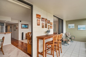 Condo, 2 Bedrooms | Dining
