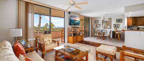 Condo, 2 quartos | Área de estar | Smart TV