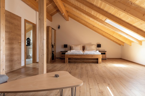 4 bedrooms, desk, iron/ironing board, free WiFi