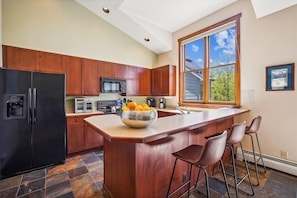 Condo, 3 Bedrooms | Private kitchen | Fridge, oven, coffee/tea maker, toaster